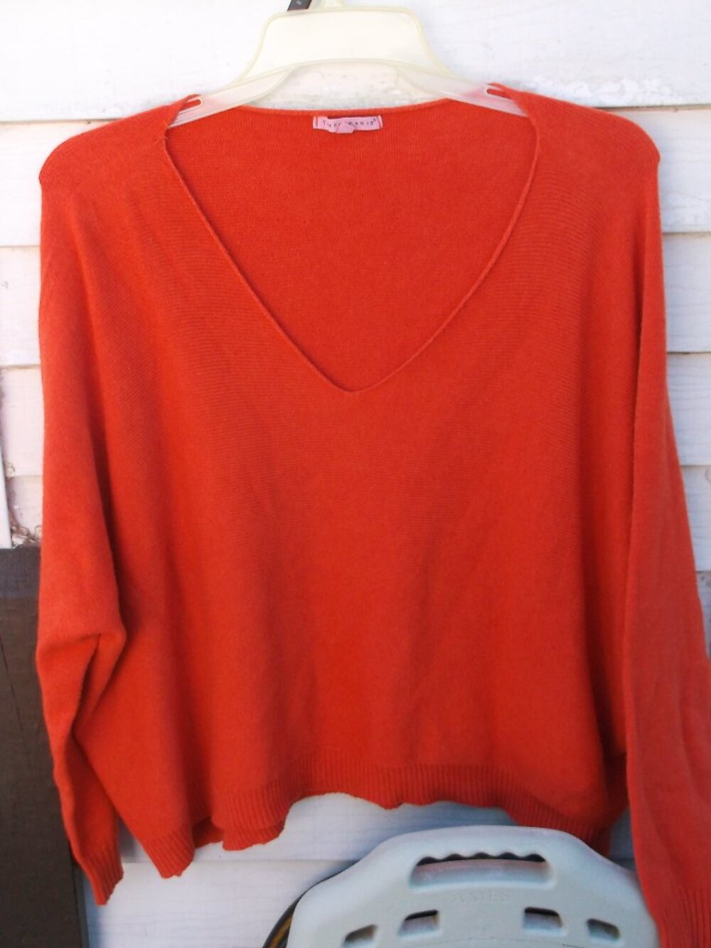 Tempo Paris M/L Italian Knit V-Neck Sweater – Orange Viscose Blend